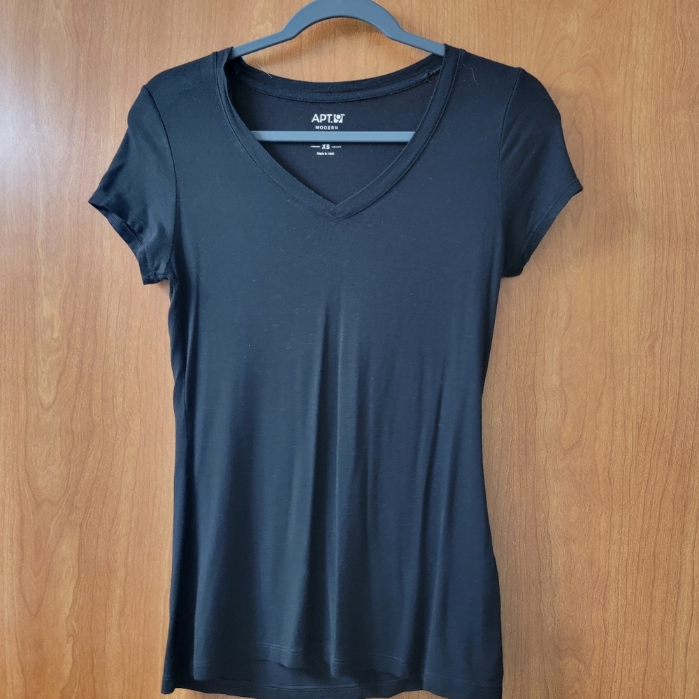 LAST CHANCE Apt. 9 Modern Essentials Black V-Neck Short Sleeve Tee Size XS